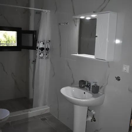 Apartment Irina's 2 Psakoudia