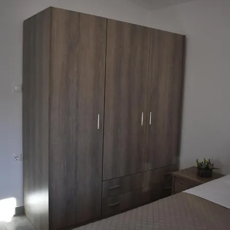 Apartment Irina's 2 *